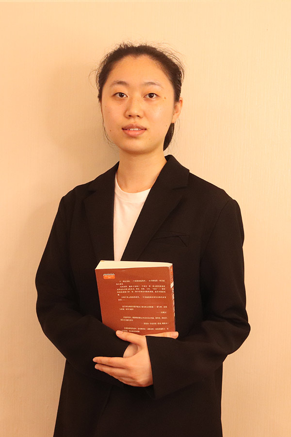 眉县梁艺 本科学历，优秀班主任