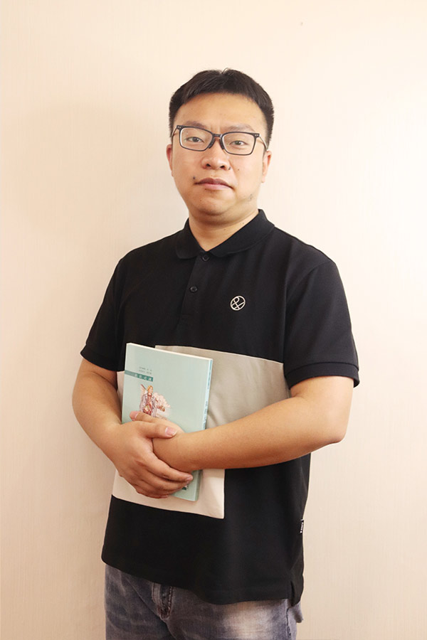 眉县杨斌 本科学历，毕业于西安航空学院