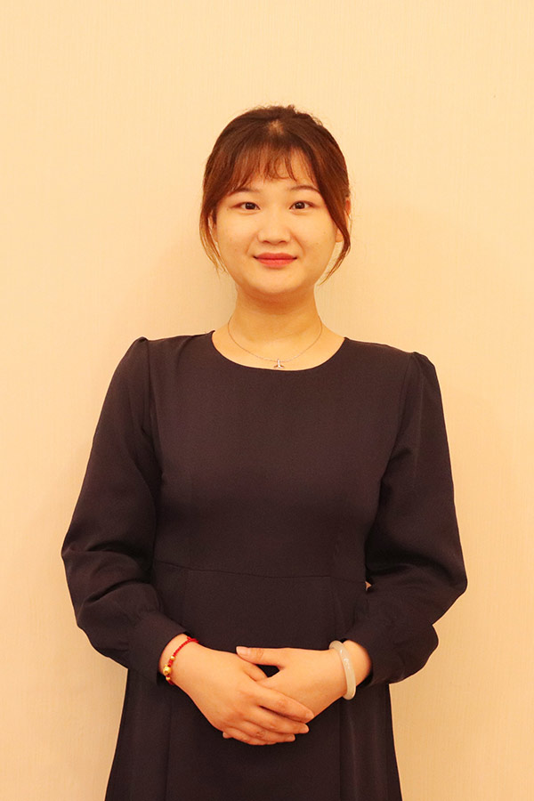眉县文哲 本科学历，优秀班主任